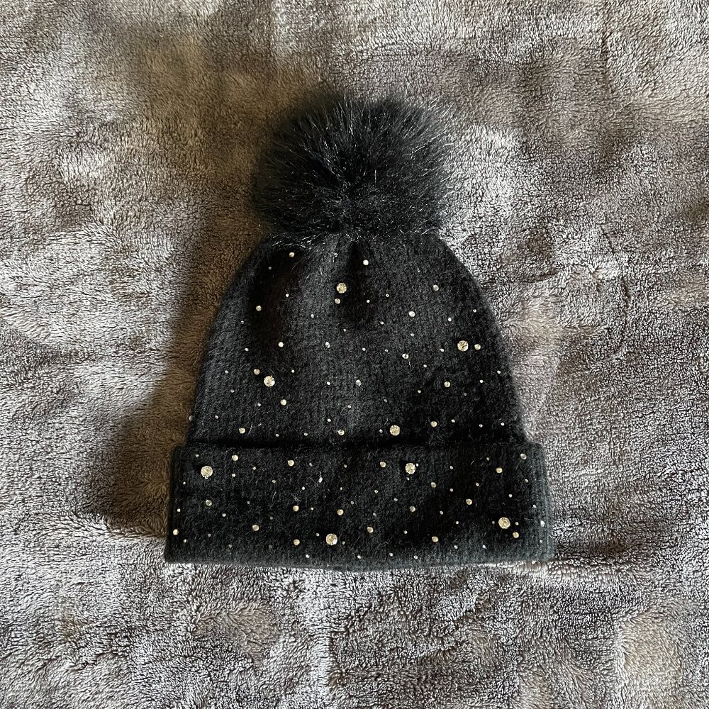 NWOT Molly Bracken Black Sparkly Pom Hat
